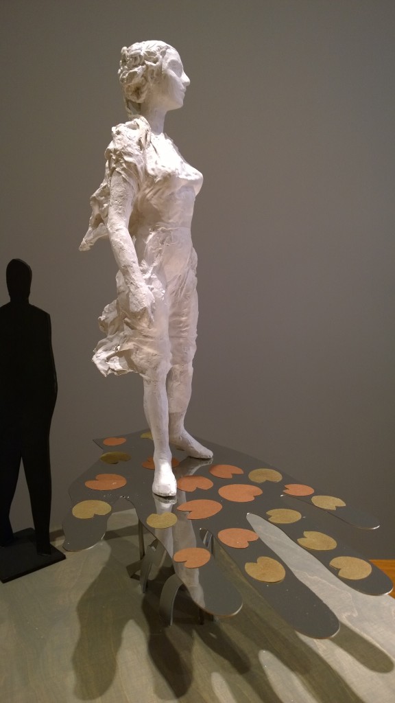 kaunisveera_markku-hirvelan-luonnos_kuva-outi-turpeinen_vertaa-teoksen-kokoa-taustan-varjokuvaan